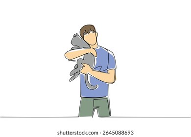 Uma linha contínua desenhando um homem com roupas casuais abraçando um gato com ambas as mãos. Amo muito um animal muito obediente. Dia Internacional do Abraço do Gato. Ilustração de vetor de design de desenho de linha única