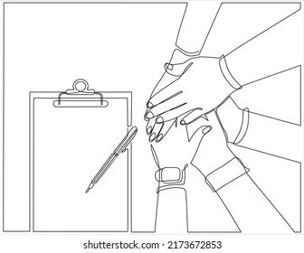 Kontinuierliche Zeichnung von Menschen, die Einheit mit ihren Händen zusammen zeigen. Überkreuzte Hände und Vereinbarung Papier. Das Geschäftsteam arbeitet mit Kooperation und Partnerschaft zusammen.