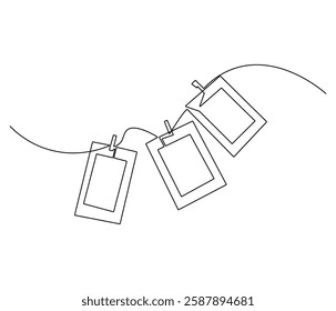 Continuous one line drawing of photo frame with clip. Single line drawing illustration of photo frame polaroid. Papper frame concept vector art. Doodle line illustration.
