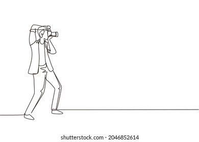 Fotógrafo de una línea continua apuntando fotos de objetivos, Gente sujetando una cámara, tomando fotos. Fotógrafo profesional tomando fotos. ilustración vectorial de diseño de línea única