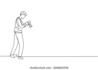 Continuous one line drawing photographers or paparazzi taking photo with digital cameras with angles. Journalists or reporters checking pictures. Single line draw design vector graphic illustration