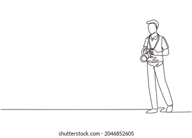 Continuous one line drawing professional photographer, people holding camera. Pictures made by employees, photographs by cameraman. Man experts job. Single line draw design vector graphic illustration
