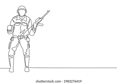 Continuo dibujo de una línea de soldado parado con arma, uniforme completo y gesto de celebración al servicio del país con fuerza de las fuerzas militares. ilustración vectorial de diseño de línea única