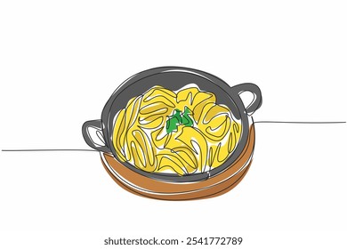 Línea continua dibujando espaguetis carbonara en una sartén negra con una tabla de cortar de madera redonda. Mantenga los alimentos calientes. Delicioso. Sabroso. Día Nacional del Carbonara. Ilustración vectorial de diseño de dibujo de línea única