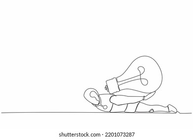Continuous one line drawing stressed robot under heavy light bulb burden. Uninspired or no idea after business tech failure. Humanoid cybernetic organism. Single line draw design vector illustration