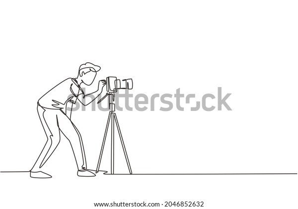 Continuous one line drawing super equipment\
photographer, Man holding, aiming cameras with standing tripod,\
Carrying accessories for photographing. Single line draw design\
vector graphic\
illustration