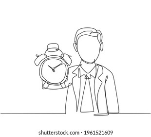 Una línea continua dibujando a un joven trabajador sosteniendo un reloj analógico con la mano. Concepto minimalista de negocios de gestión del tiempo. ilustración vectorial de diseño de línea única