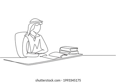 Una línea contínua dibujando a jóvenes árabes leyendo, aprendiendo y sentados en la silla alrededor de la mesa. Estudiar en la biblioteca. Estudiante inteligente, concepto educativo. ilustración vectorial de diseño de línea única