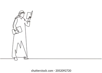 Continuous one line drawing young Arabian man stands and holds book in his hands. Guy reading book. Student in library. Male spending spare time by reading literature. Single line draw design vector