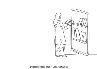 Una línea contínua dibujando a una joven estudiante universitaria árabe leyendo un libro mientras se paraba frente al smartphone con una estantería en pantalla. ilustración vectorial de diseño de línea única