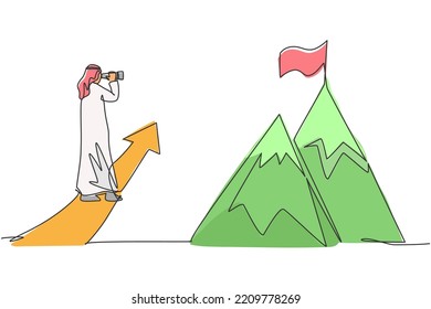 Una línea contínua dibujando a un joven empresario árabe mirando la bandera en la cima de la montaña como objetivo de negocios. Concepto minimalista de visión de negocios. Ilustración gráfica del vector de diseño de líneas simples de moda