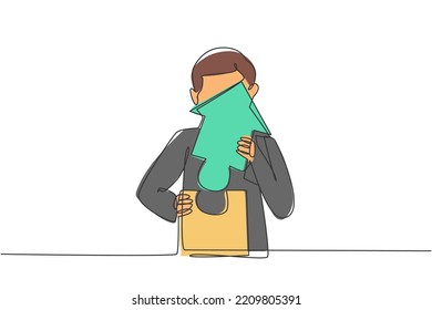 Dibujo continuo de una línea de un joven y apuesto trabajador masculino arregla pieza del rompecabezas en el edificio. Exitoso concepto minimalista de business manager. Ilustración gráfica del vector de diseño de líneas simples de moda