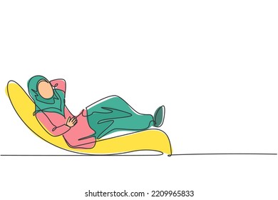Continuous one line drawing of young Arabic female manager nap sleep relax on office sofa. Success business manager minimalist concept. Trendy single line draw design vector graphic illustration