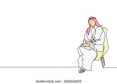 Continuous one line drawing young Arabian businessman with clipboard. Male executive sitting in armchair. Man taking notes. Psychology consultation. Single line draw design vector graphic illustration