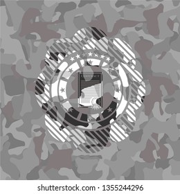 contract icon on grey camo pattern