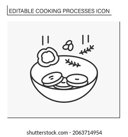 Icono de línea de cocina. Mezclando ensalada de verduras. Gran tazón con pepinos frescos, cebollas, basilic. Concepto de proceso de cocina. Ilustración vectorial aislada.Icono editable