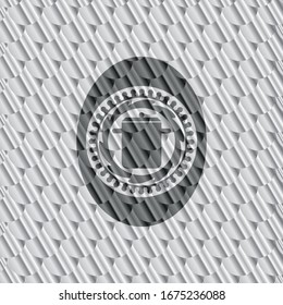 ícono de olla de cocina dentro del emblema de plata. Patrón de escalas. Ilustración vectorial. Detallado.