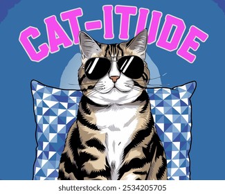 Un gato guay con gafas de sol, relajándose en una almohada con la palabra 'CAT-ITUDE' escrita arriba. Esta divertida y peculiar ilustración es perfecta para los amantes de los gatos, dueños de mascotas.