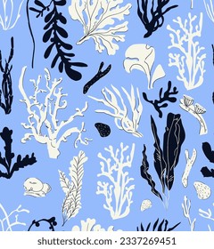 Pólipos de coral y vectores de patrones sin soldadura de algas. Algas laminarias Kelp blancas y negras sobre fondo azul. Naturaleza de los arrecifes de mar Plantas subacuáticas ilustradas para papel de cubierta, tapicería, tela o envolvimiento
