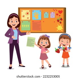 Karton mit Papiertüchern und Kinderbild