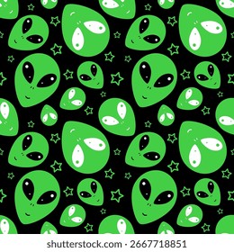 Modelo inconsútil cósmico con los extraterrestres verdes y las estrellas en un fondo negro