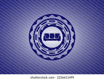 icono del sofá dentro del emblema con fondo jean de alta calidad. 