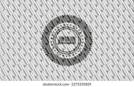 icono del sofá dentro de la placa de color plata. Patrón de escalas. Ilustración vectorial. Detallado. 