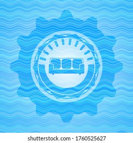 icono del sofá dentro de la insignia de estilo ola de agua. 