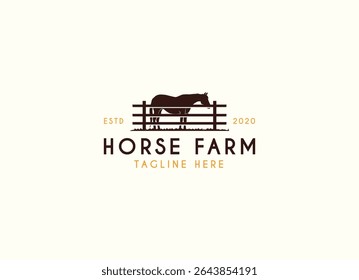 O design do logotipo do rancho de fazenda de cavalos do campo ocidental do campo. Projeto de logotipo da fazenda de cavalos vintage