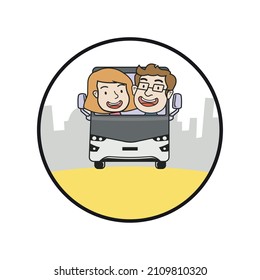 Ein Paar fährt einen Bus in der Stadt