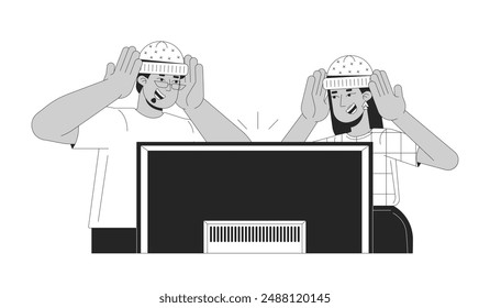 Pareja con sombreros en la línea 2D de personajes de dibujos animados en blanco y negro de la tv. Hombre y mujer árabe con gorras viendo la televisión, aislado Vector delinea a la gente. Ilustración de punto plano monocromático de moda