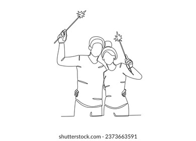 Una pareja tocando los fuegos artificiales. Años nuevos incluso dibujo de una línea
