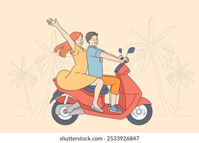 Pareja monta en moto por la carretera del complejo tropical, disfrutando de un viaje a la playa con palmeras. La familia joven se relaja en la isla soleada, moviéndose en la vespa entre el hotel y la costa del océano