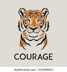 Mut Slogan. Handgezeichnete Tigerfackel. Noble Tiger Head mit Paint Splashes für Kleidung, Stoffe, T-Shirt, Kartendruck, Logo Design. Symbol des Tiger-Jahres