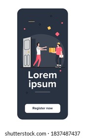 Courier entrega el pedido a la puerta del cliente. Hombre obteniendo parcela, caja, paquete de ilustración vectorial plana. Postman, envío, concepto de servicio para banner, diseño de sitio web o página web de aterrizaje