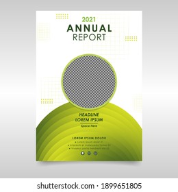 Informe anual de diseño de portada, folletos de plantilla de vector, volantes, presentaciones, folleto, revista - Elementos geométricos verdes sobre un fondo abstracto blanco