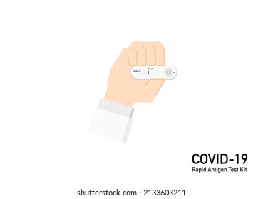 Covid-19-Antigentestkit-Negativ resultierte aus der Hand des Technikers, isoliert auf weißem Hintergrund ep24