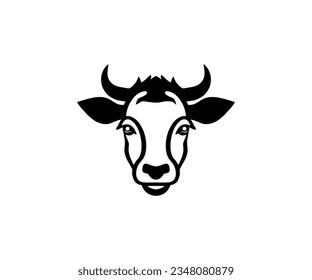 Cabeza de vaca, diseño del logo del emblema de vaca. Silhouette de cabeza de vaca negra con cuernos diseñados para el diseño vectorial de la industria de la carne y la ilustración.
