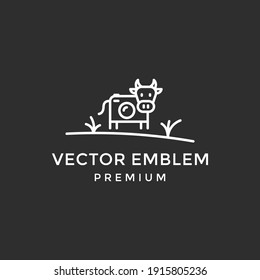 diseño del logo de la vaca cabeza de vaca cara de vaca en fondo negro