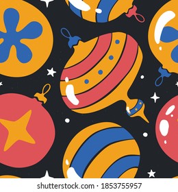 Agradable С navidad sin fisuras. Vidrio multicolor brillante dibujado a mano en juguetes de árbol de Navidad. Se puede usar para papel pintado, tela, papel o decoración. Vector shabby ilustración dibujada a mano