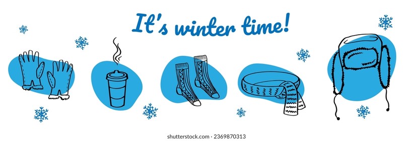 Gemütlicher Winter-Unterhaltungsbanner. Es ist Winterzeit. Doodle blauer Set mit Schal, Pelzhut, Handschuhen, Socken, Kaffee. Gute Laune Motivation Zitate Poster für Textil, Karte, Flyer Design. 