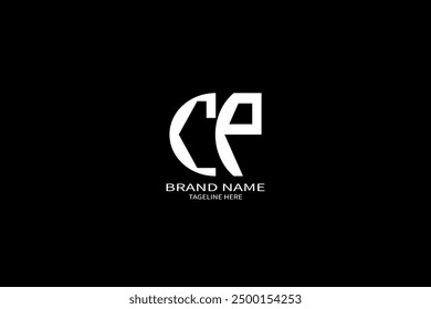 Diseño creativo del logotipo de la letra del PC. CP diseño único. Diseño del logotipo de la letra del CP en fondo negro.