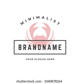 Logo dibujado a mano en cangrejo aislado en ilustración vectorial de fondo blanco para etiquetas, insignias, camisetas y otro diseño.