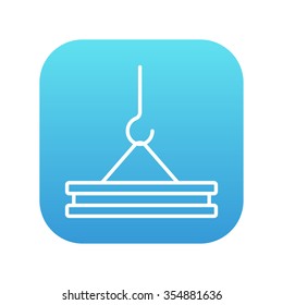 Un gancho de grúa con un icono de la línea de la losa de hormigón para web, móvil e infografía. Icono de blanco vector en el cuadrado de gradiente azul con esquinas redondeadas aisladas en fondo blanco.
