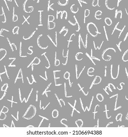 Motif alphabétique Crayon. Enfants dessinant la collection de lettres de couleur de style. Police à crayons de cire dessinés à la main sur fond blanc. Style craie isolée abc. Symboles de crayon brillants et colorés. Type de style Chalk. 