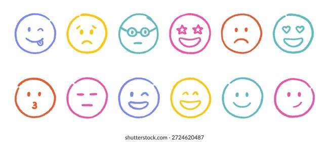 Crayon Emoji-Gesichtsdoodle-Set. Kreidesymbole mit Emotionen, handgezeichnete Kinder lächeln im Skizzenstil. Vektorgrafik einzeln auf weißem Hintergrund