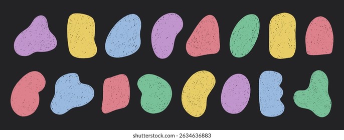 Crayon organische Formen gesetzt. Handgezeichnete abstrakte geometrische Formen, Holzkohlezeichnungen. Farbige strukturierte Grunge-Elemente auf schwarzem Hintergrund. Vektorgrafik