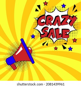 Crazy sale. Explosión de historietas con texto - Crazy sale. Ilustración de dibujos animados brillantes en estilo retro de arte pop. Se puede usar para negocios, marketing y publicidad.  Cómic de arte pop de volante
