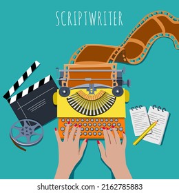 Crear un script para una película, vídeo. Las manos de las mujeres están escribiendo en una máquina de escribir. El trabajo de un guionista.