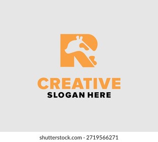 Kreatives Markenlogo mit orangefarbenem K-Symbol und Slogan-Platzhalter für die Marketingverwendung